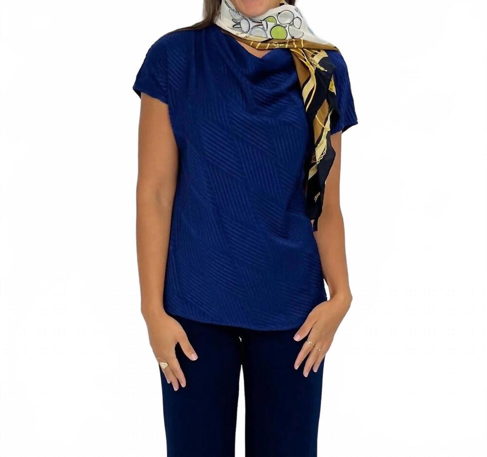 NEW STORYLINE COLLECTION geo textured top in blue